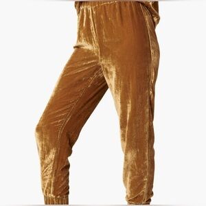 cupcakes & cashmere Gold Velvet Pants Size Large